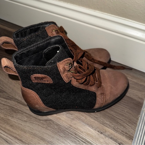 Sorel Women's lace up wedge Boots - Picture 2 of 8